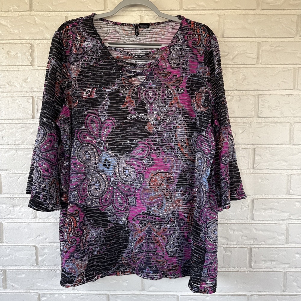 NEW DIRECTIONS Burn-out Paisley Top 3X Caged V-Neck, 3/4 Bell Sleeves Black Purp